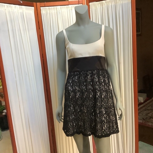 Jay Godfrey Womans Mini Dress White Silk Black Embroidery Size 8 - Picture 3 of 11